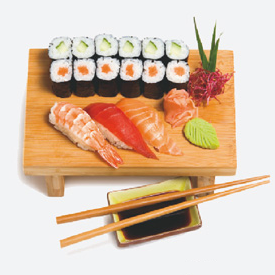 Salmon/cucumber nori rolls + 3 nigiri